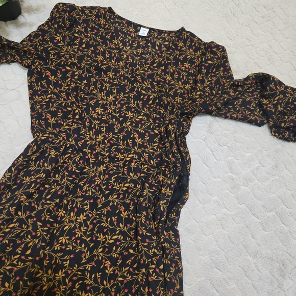 Old Navy Black, Gold, and Red Faux Wrap Ruffle Skirt Midi-Dress, Small - Picture 5 of 10